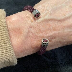 Swarovski PURPLE DUST, Limited Edition Amethyst HEART Crystal Bangle
BEAUTIFUL